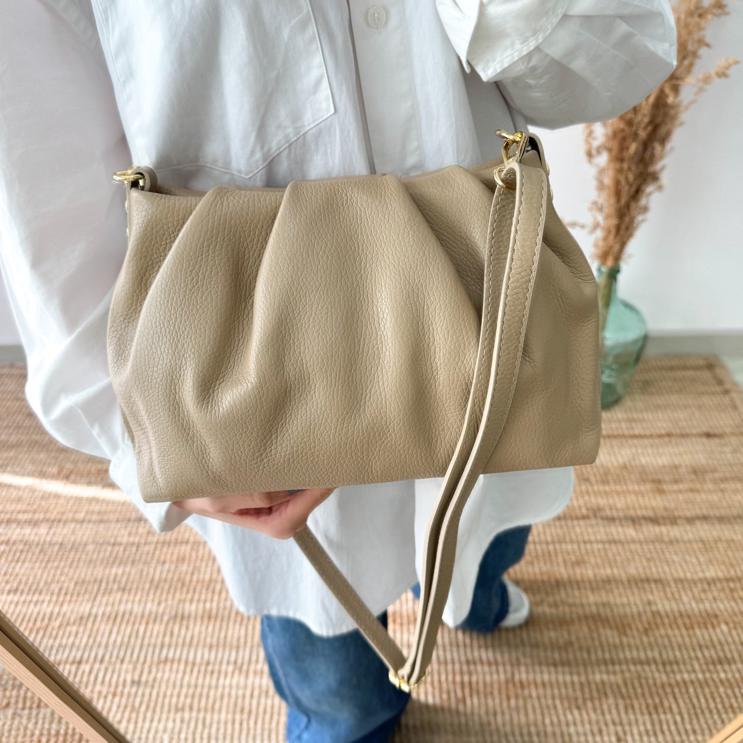 Bolso piel fruncida taupe