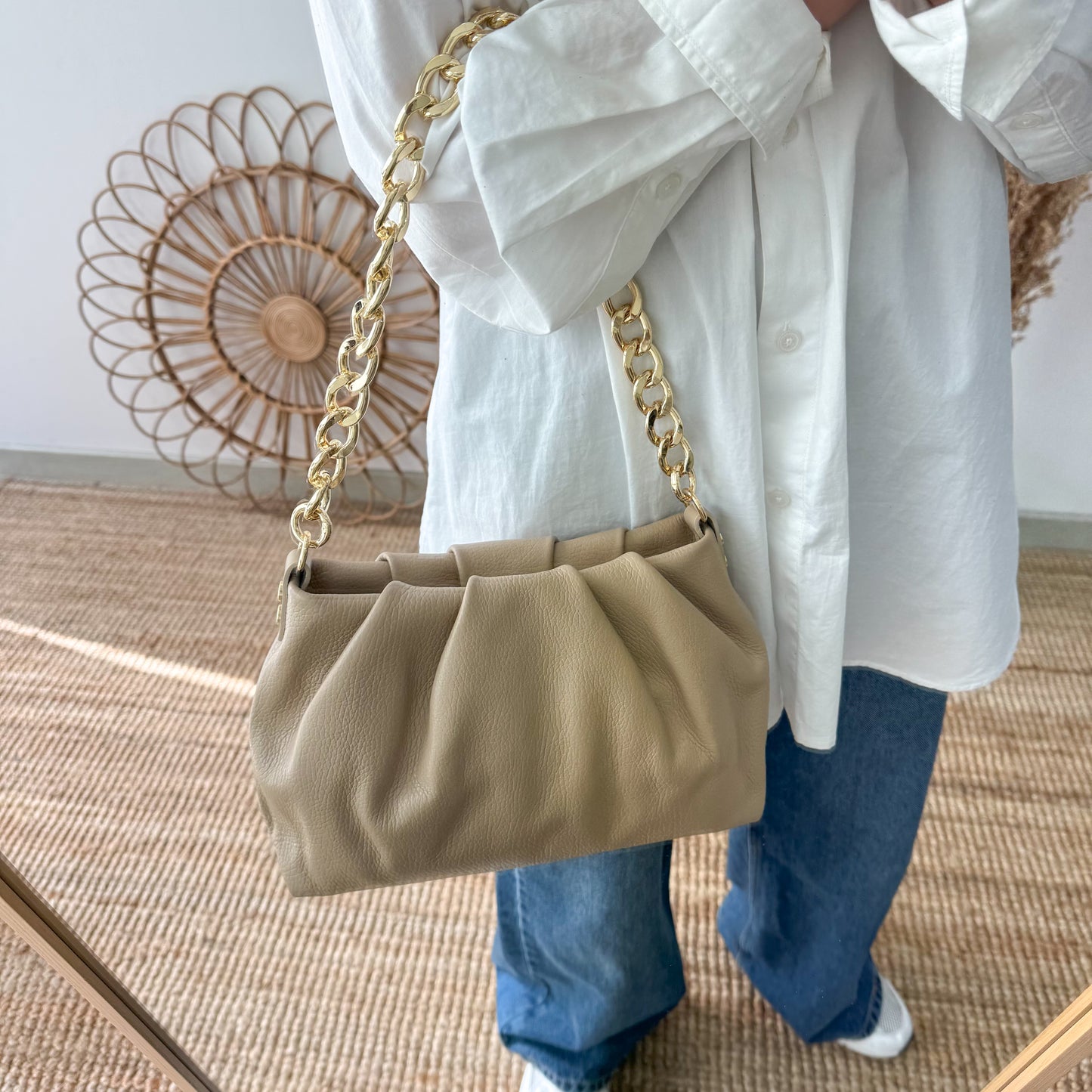 Bolso piel fruncida taupe