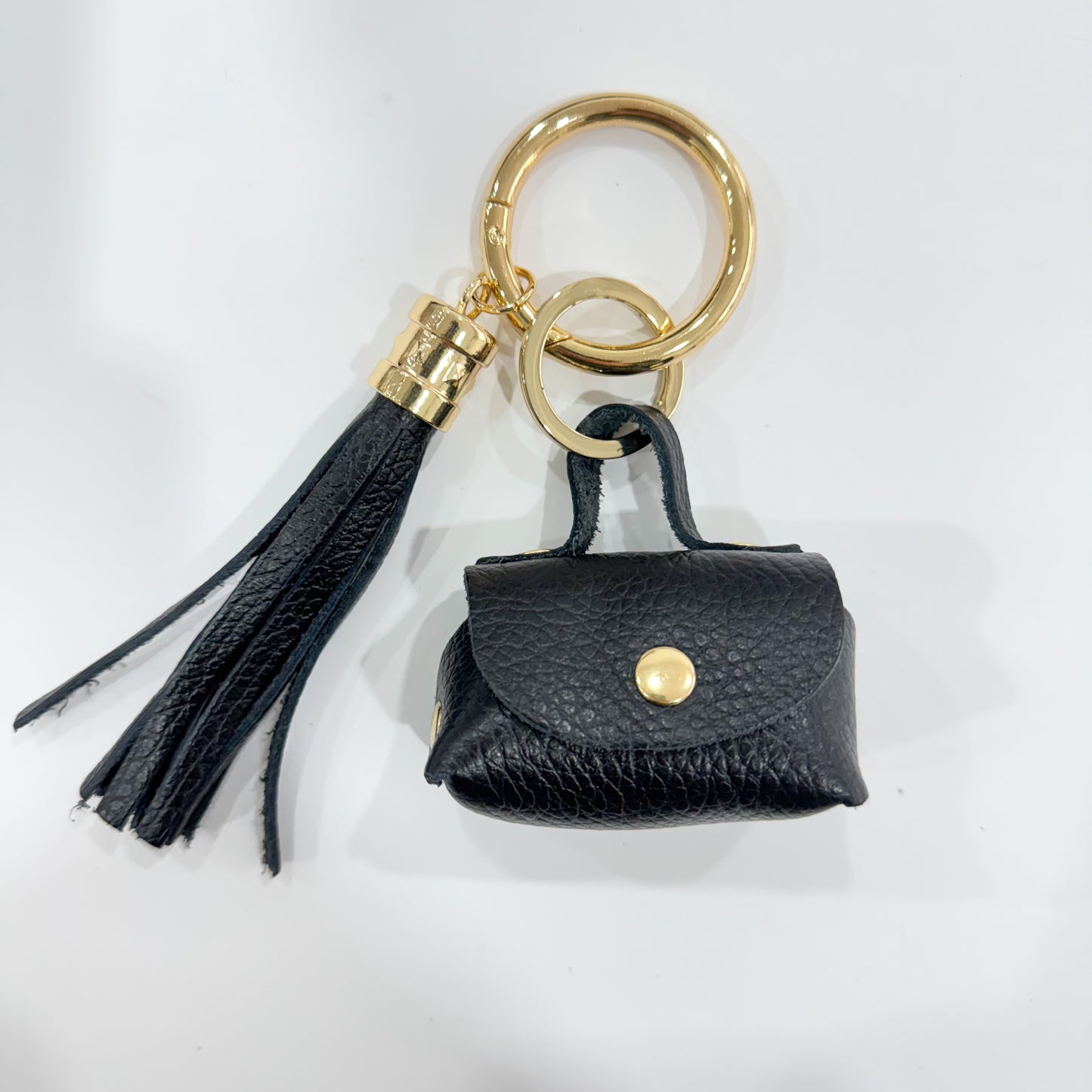 CHARM MONEDERO Y POMPÓN PIEL