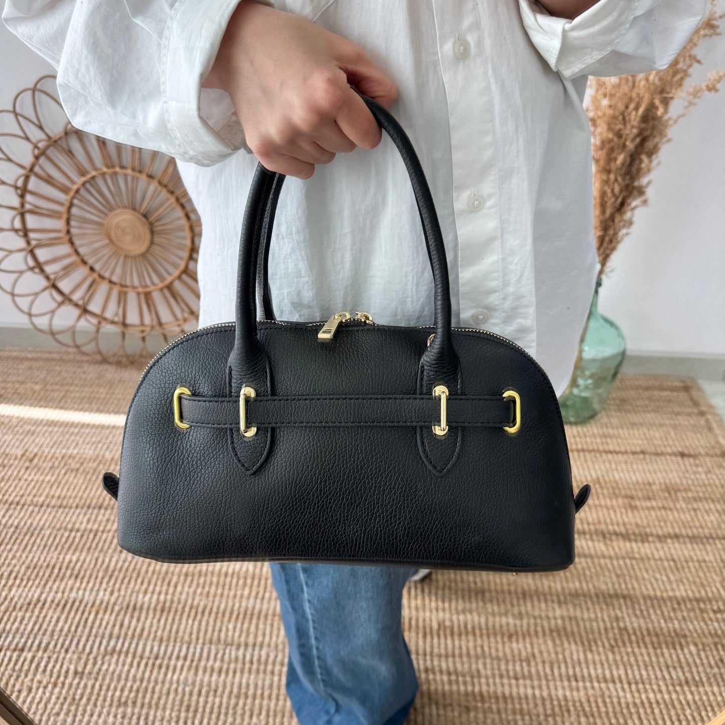 Bolso piel cierre mosqueton negro iniciales bordadas - Bubbleshopbcn
