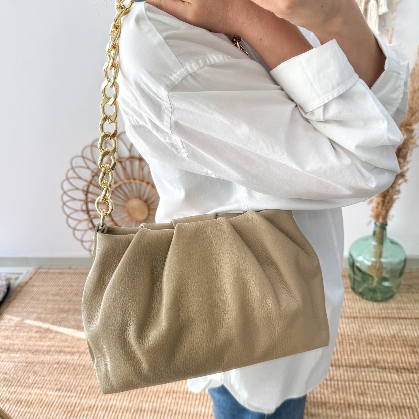 Bolso piel fruncida taupe