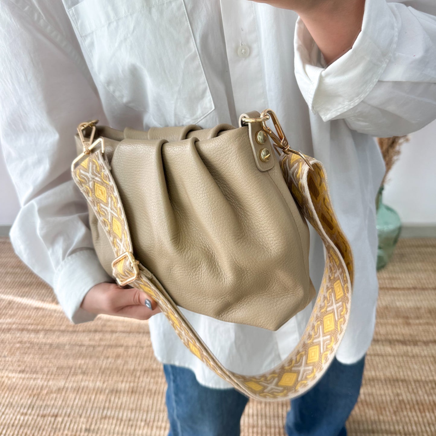 Bolso piel fruncida taupe