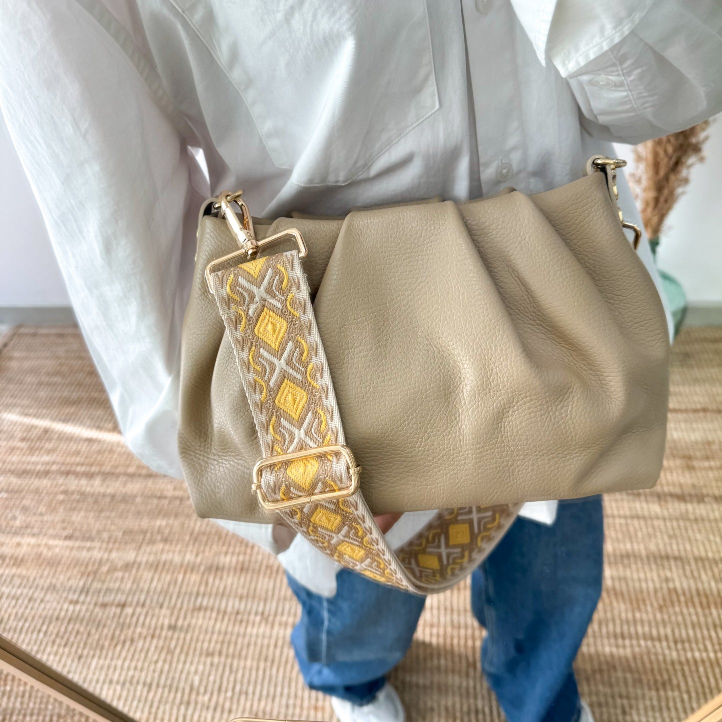 Bolso piel fruncida taupe