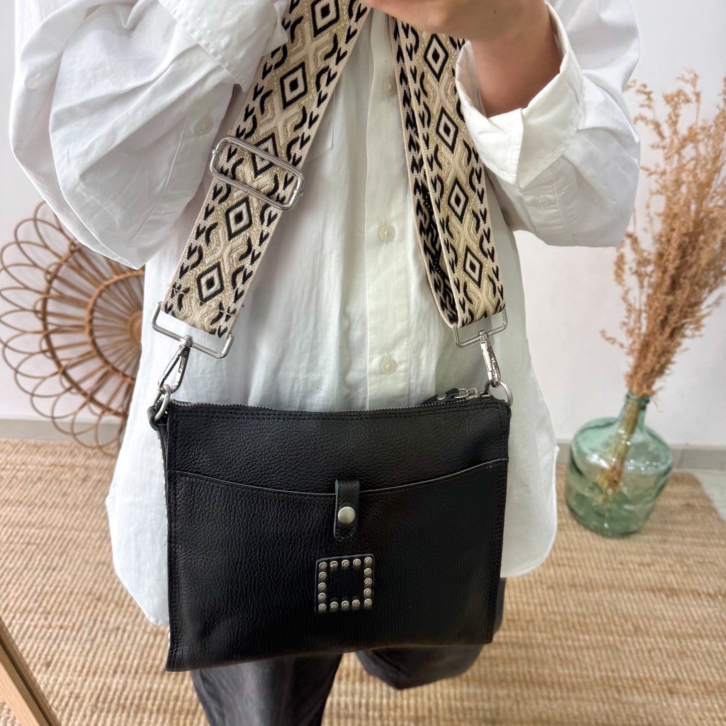 Bandolera negra piel herrajes plata
