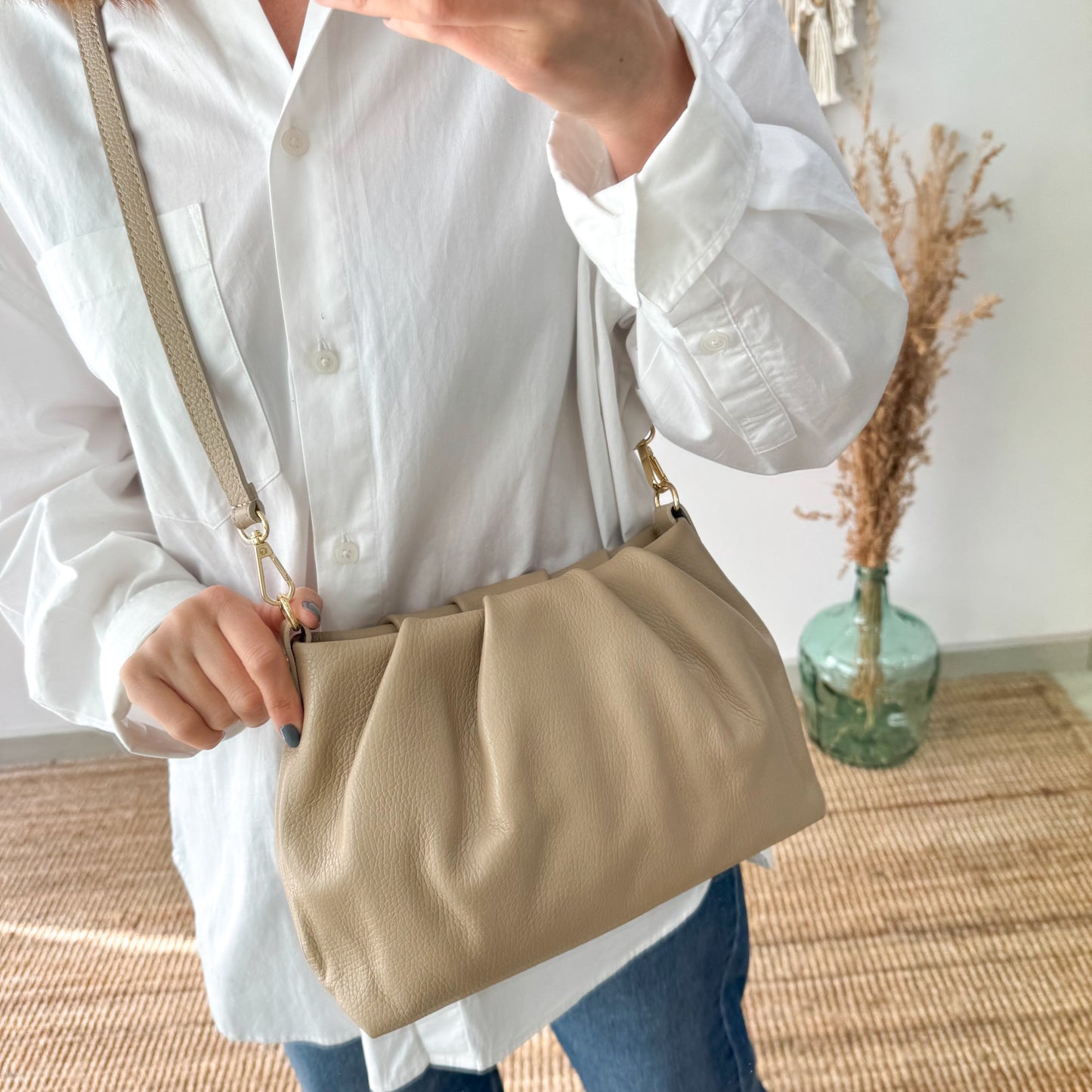 Bolso piel fruncida taupe