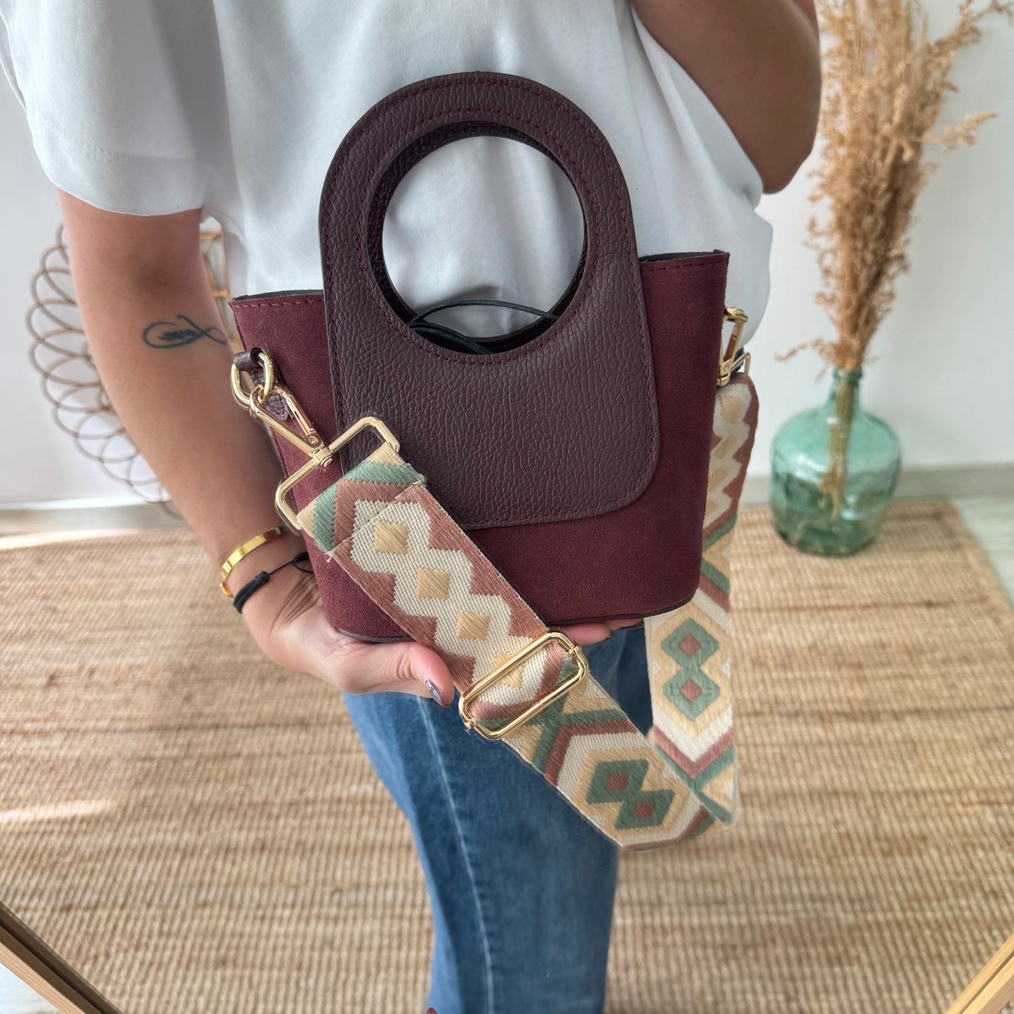 Mini Tote circular en piel y serraje granate
