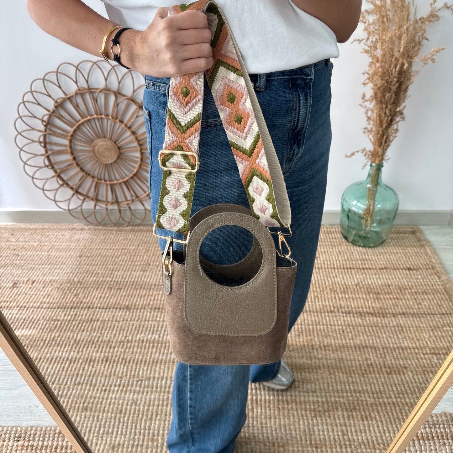 Mini Tote circular en piel y serraje taupe