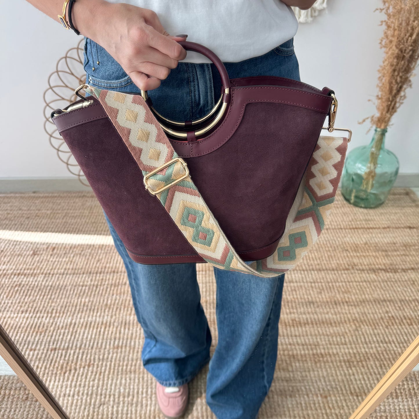 Bolso Cubo en piel y serraje burdeos