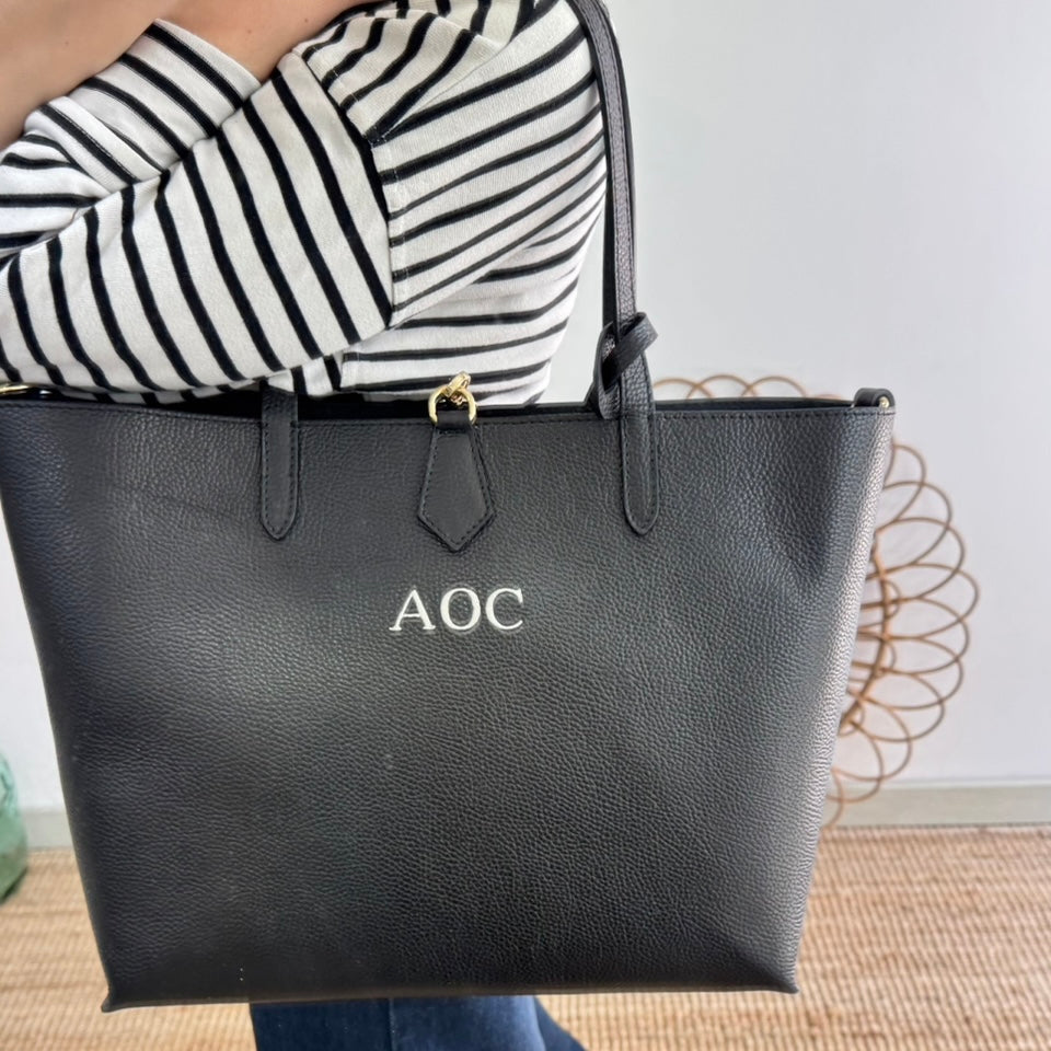 Bolso shopper piel negro cierre iniciales bordadas