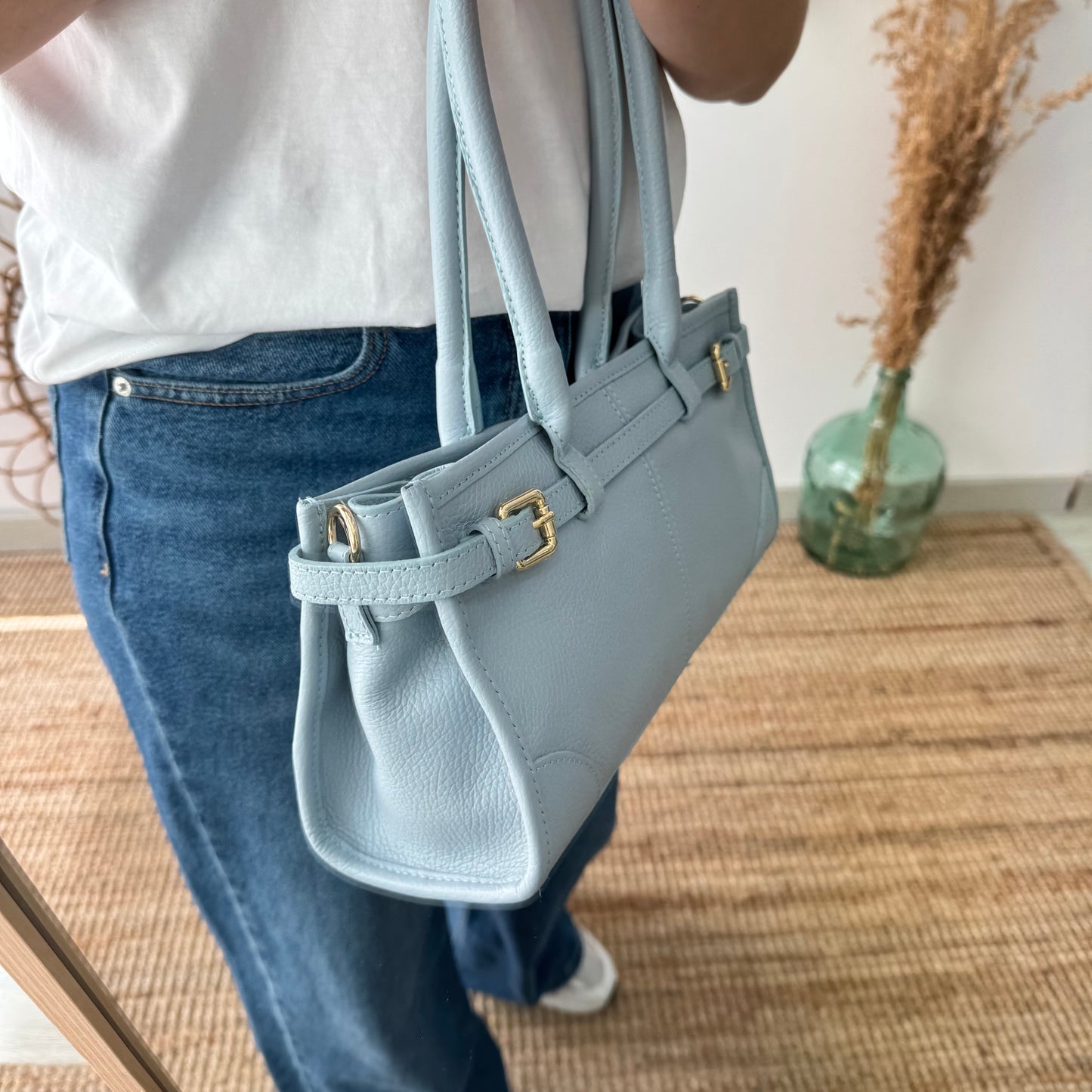 Bolso piel cierre cinturón celeste