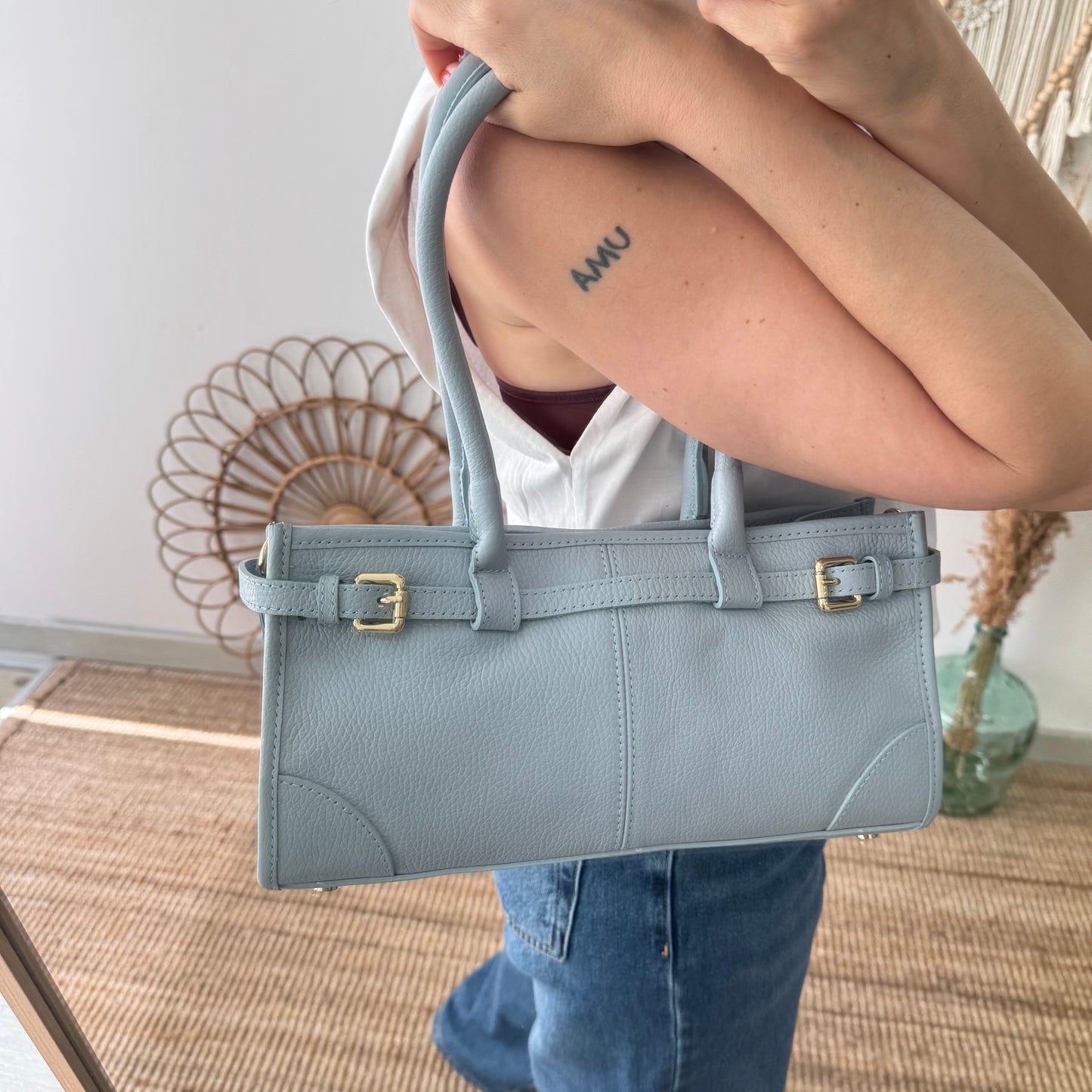 Bolso piel cierre cinturón celeste