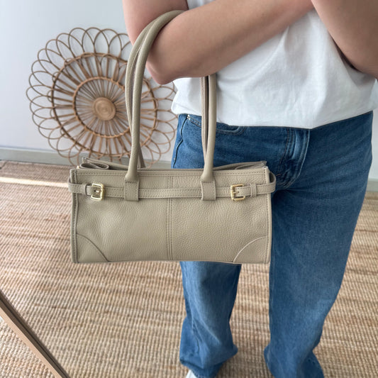 Bolso piel cierre cinturón taupe