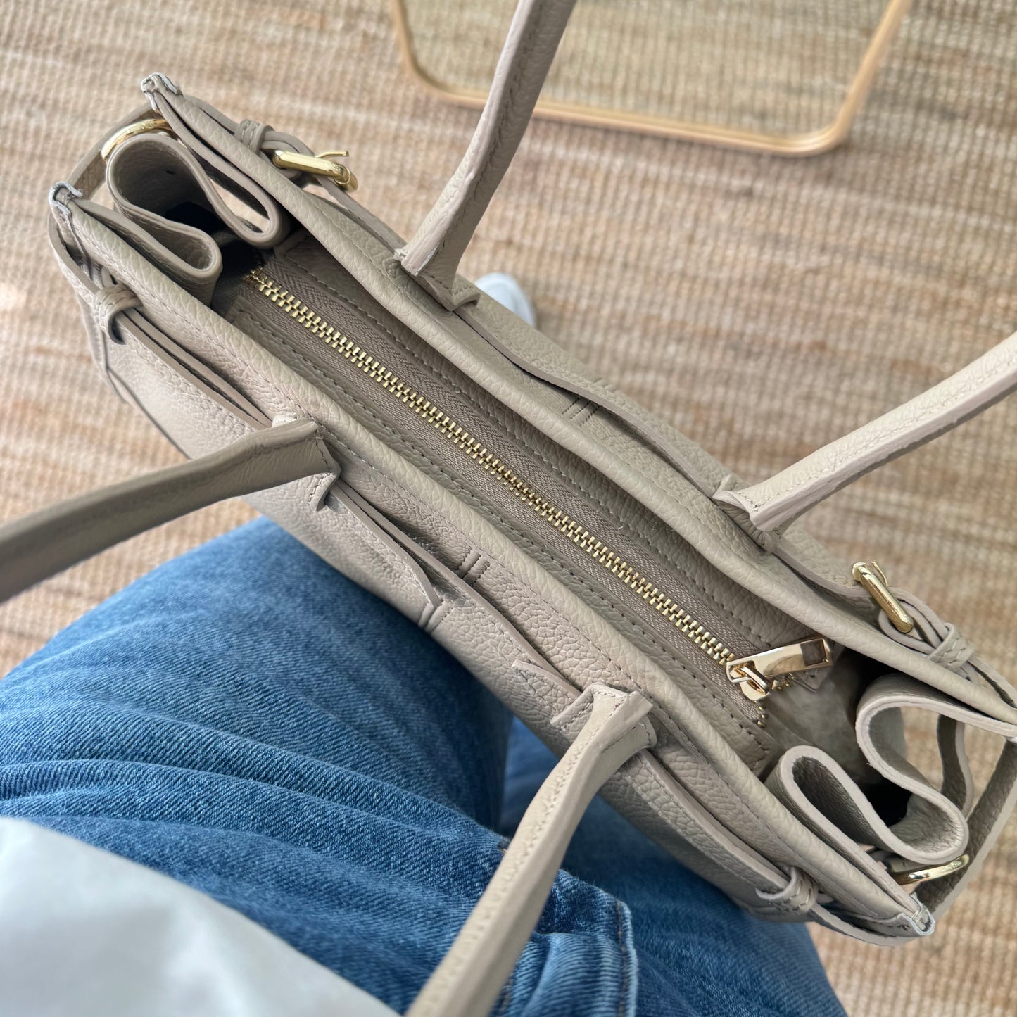 Bolso piel cierre cinturón taupe