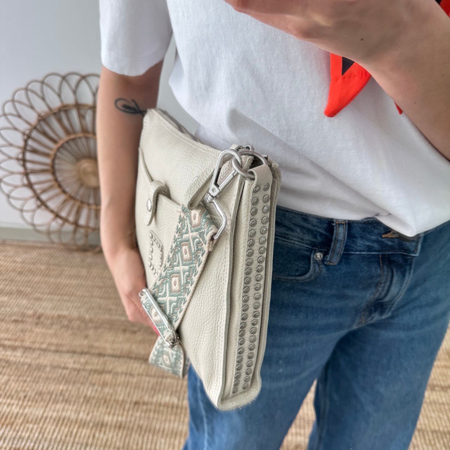 Bandolera beige piel herrajes plata