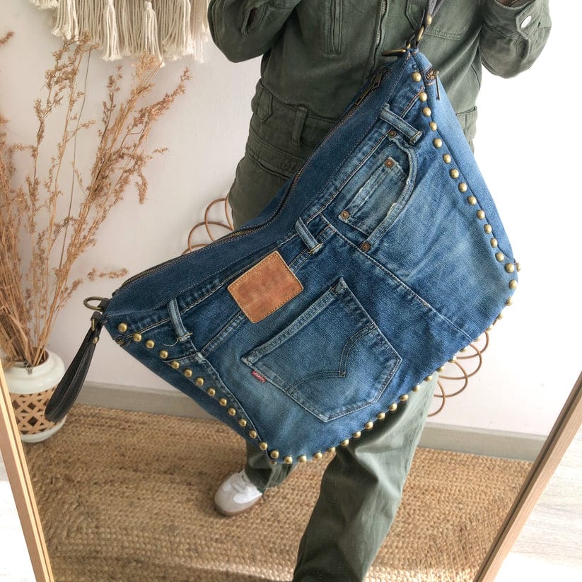 Saca tachuelas denim iniciales bordadas