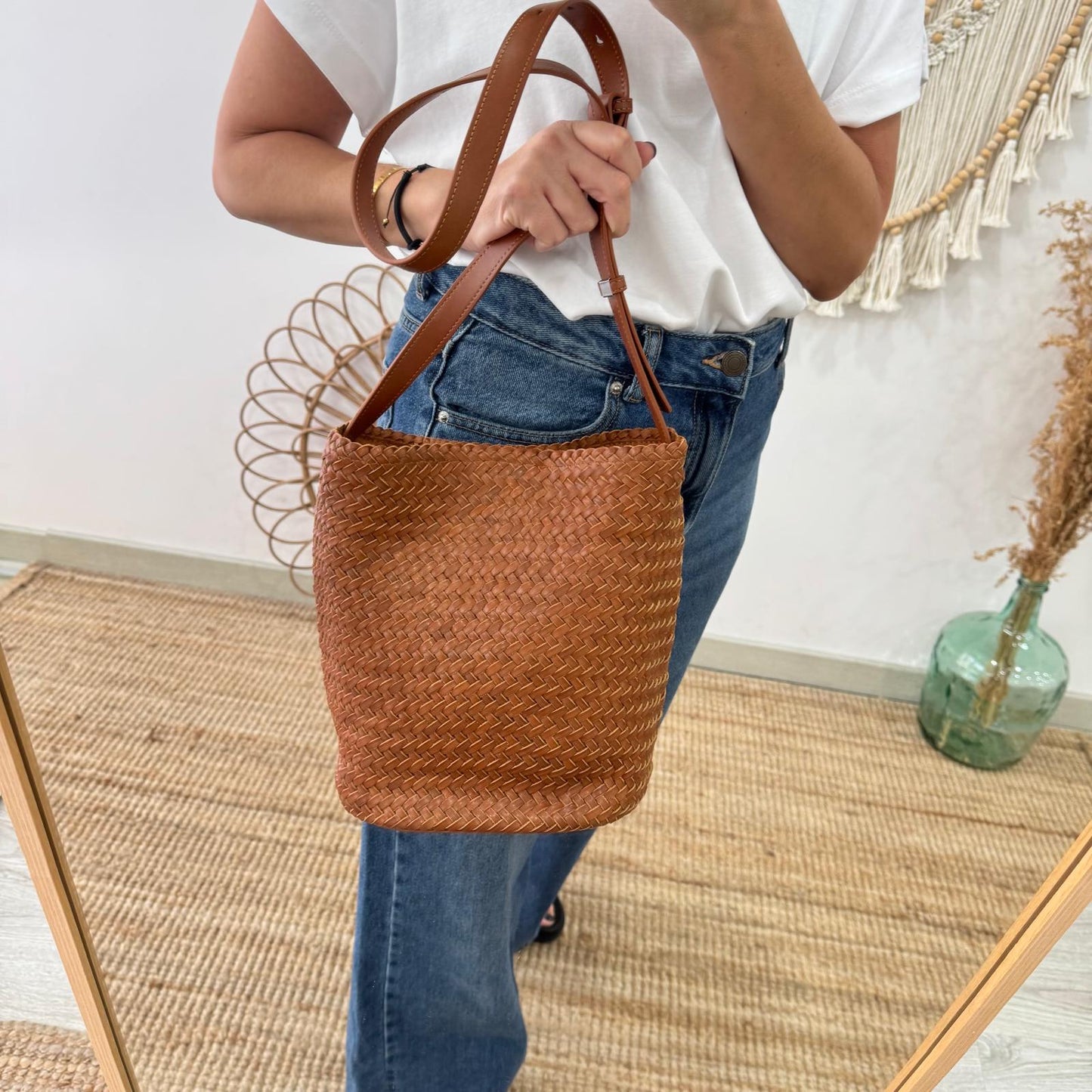 Bolso saco en piel trenzada camel
