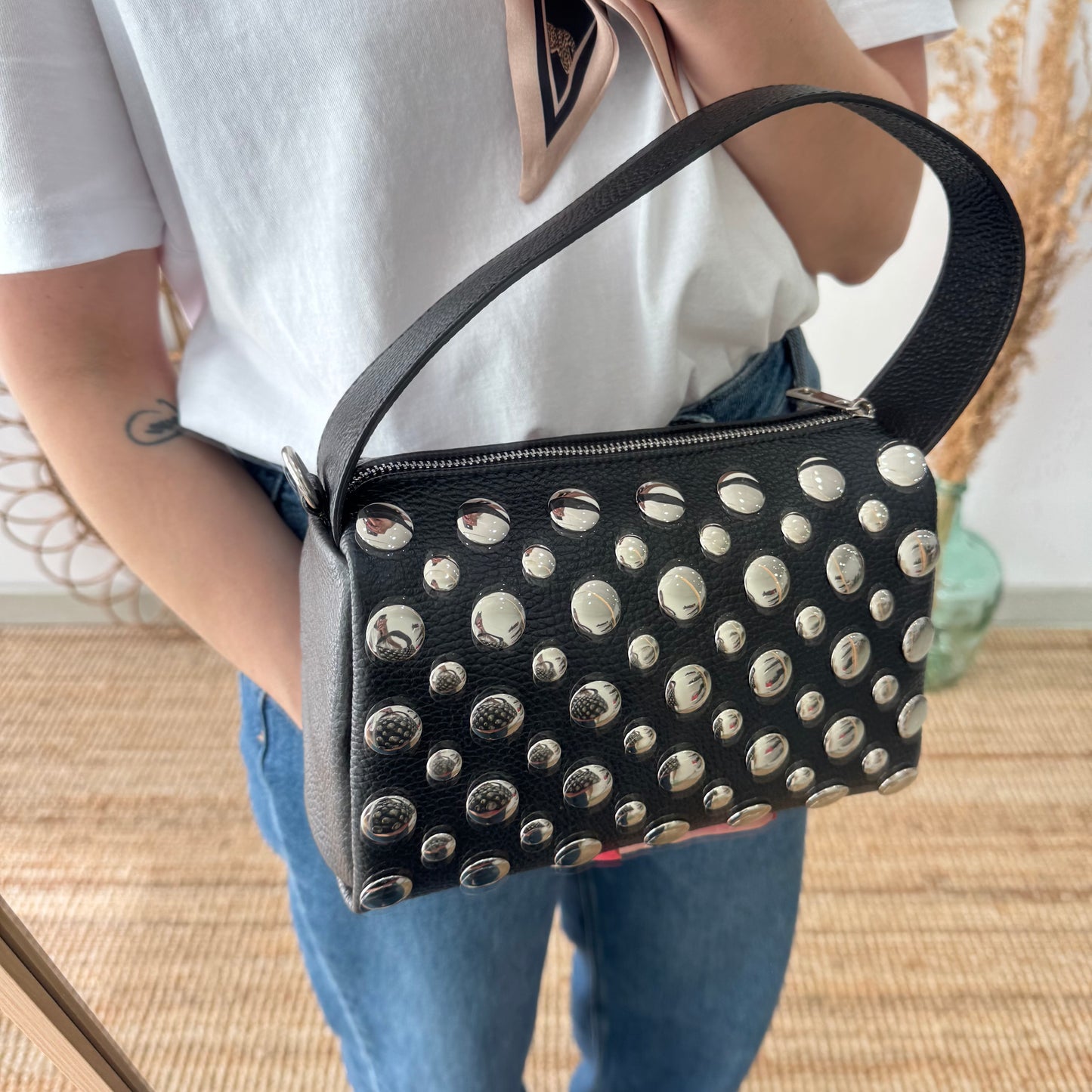 Bolso bowling negra piel tachuelas herrajes plata
