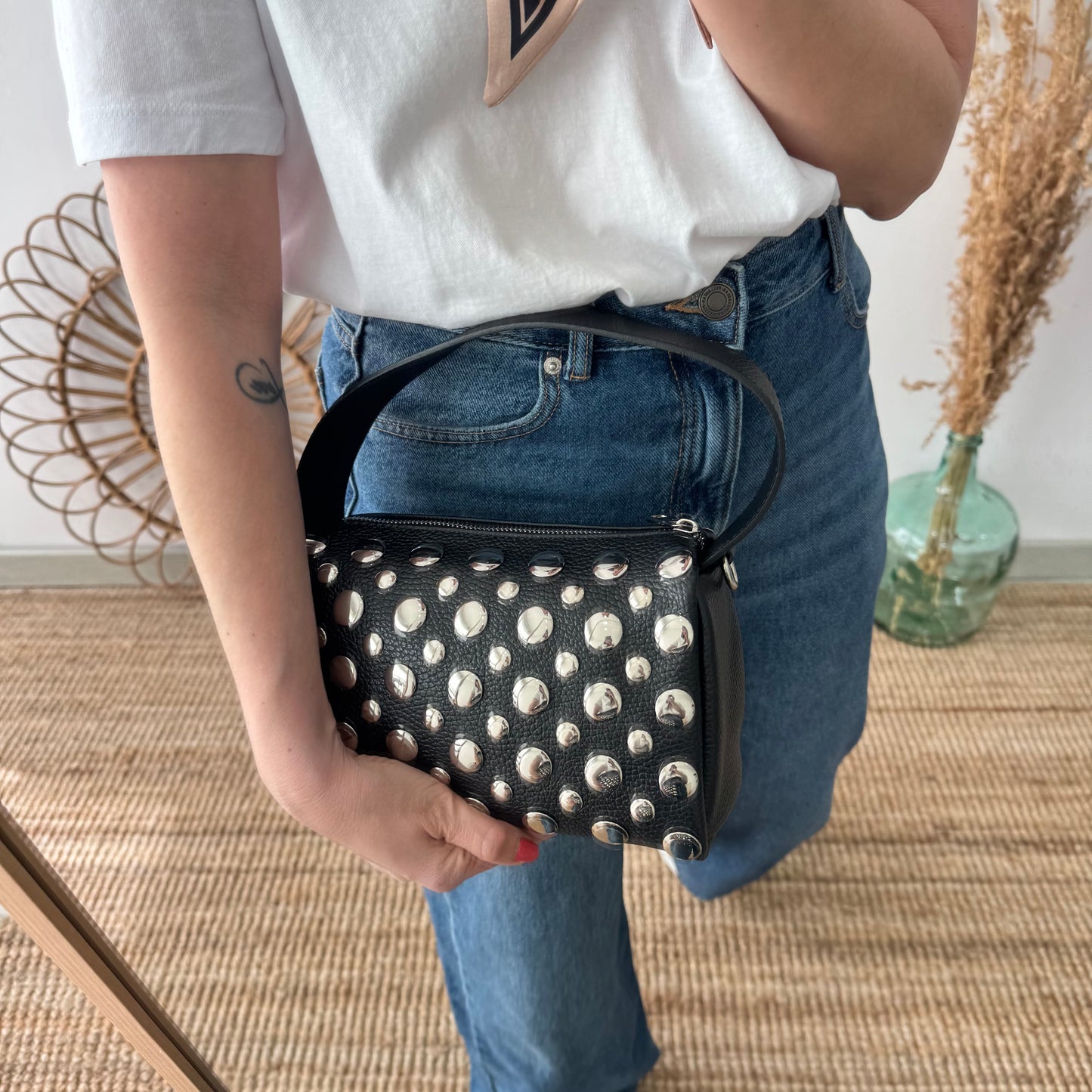 Bolso bowling negra piel tachuelas herrajes plata