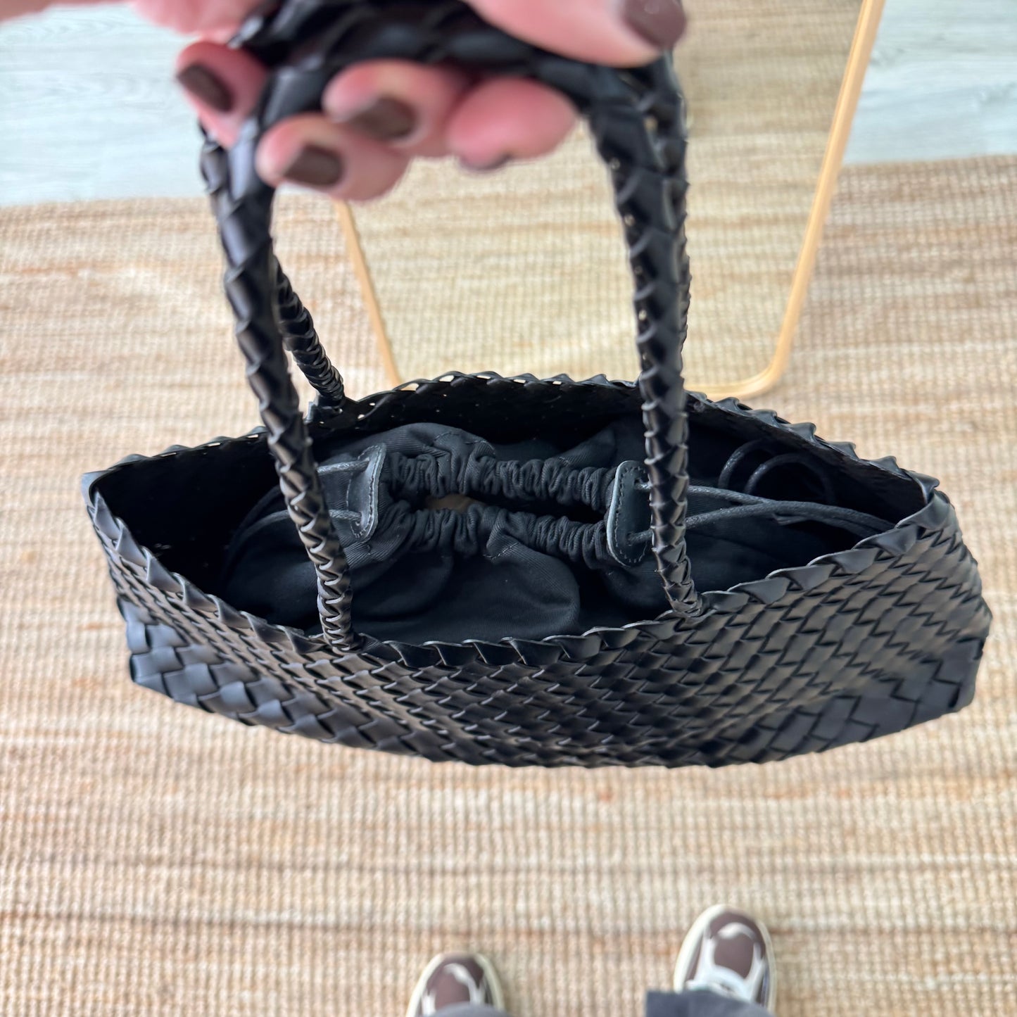 Bolso de piel trenzada trapecio negro