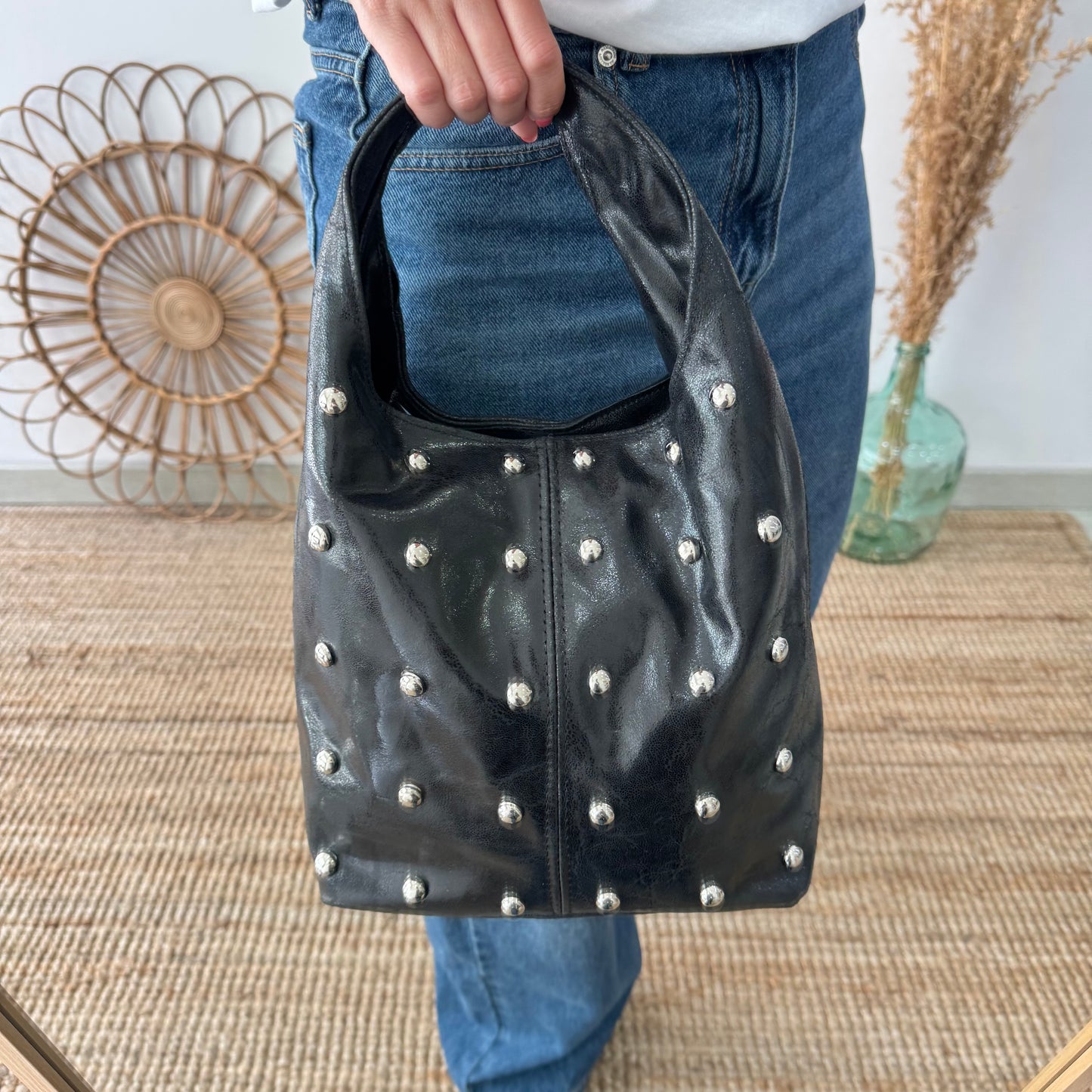 Bolso saco negro tachuelas plata