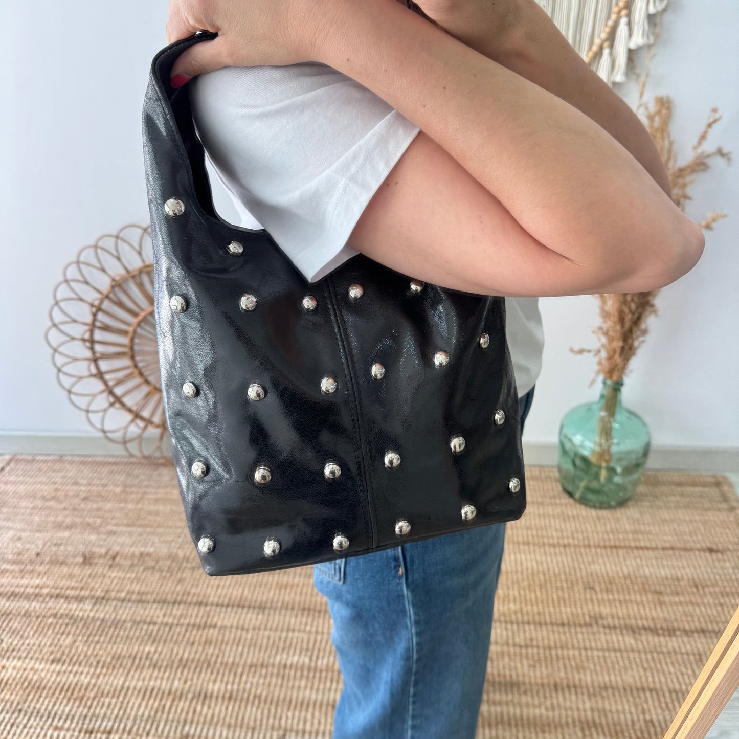 Bolso saco negro tachuelas plata