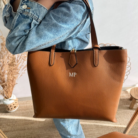 Bolso shopper piel camel cierre iniciales bordadas