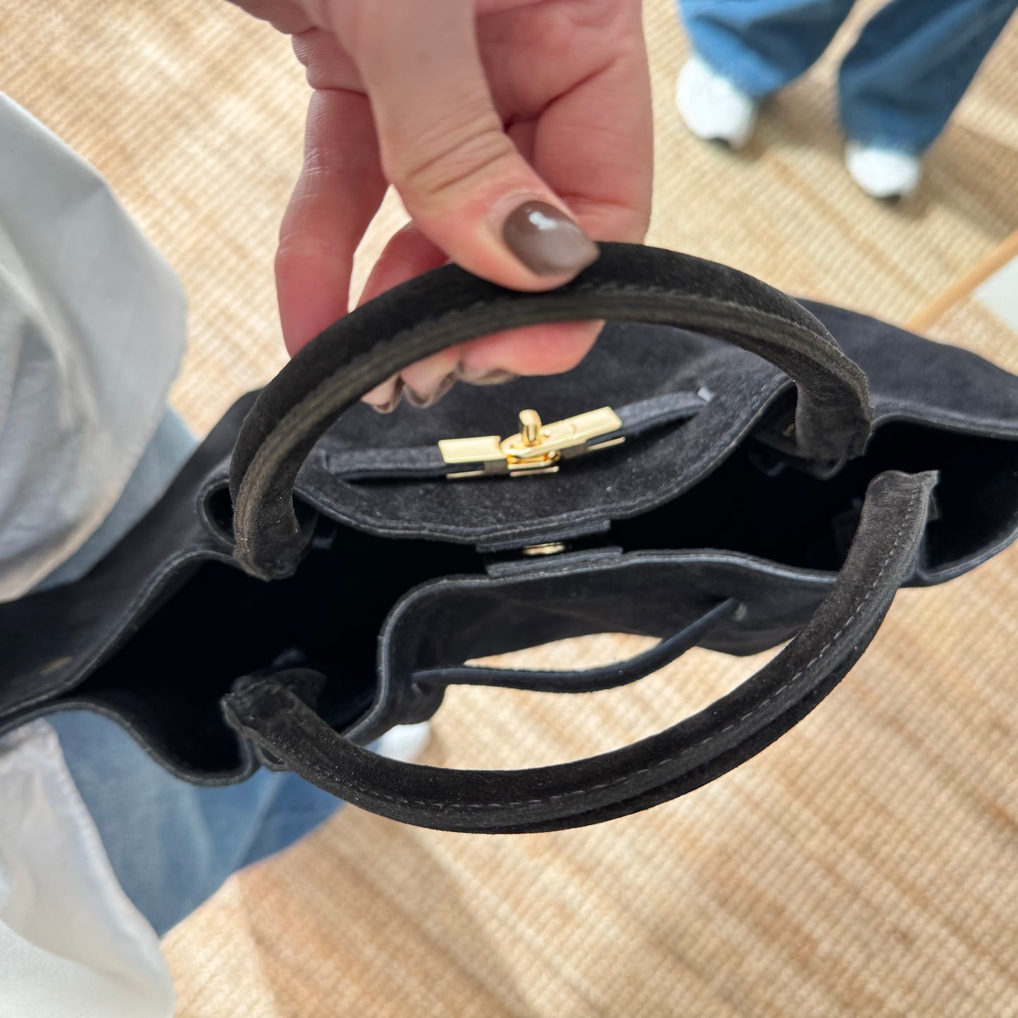 Bolso tote cierre serraje negro