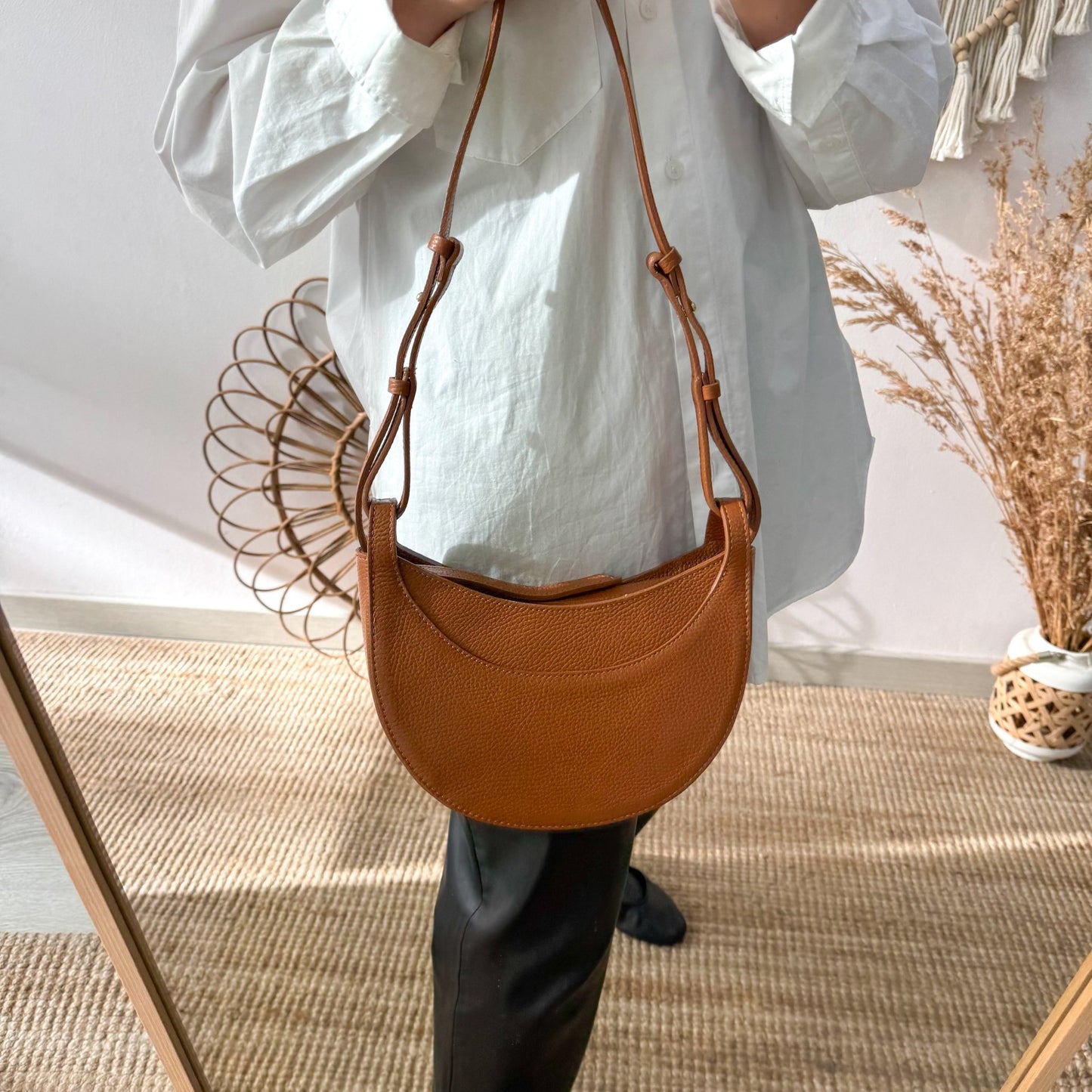Bandolera media luna piel camel - Bubbleshopbcn
