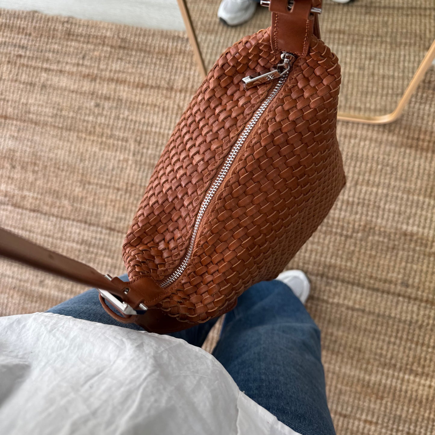 Bolso saco en piel trenzada cremallera camel