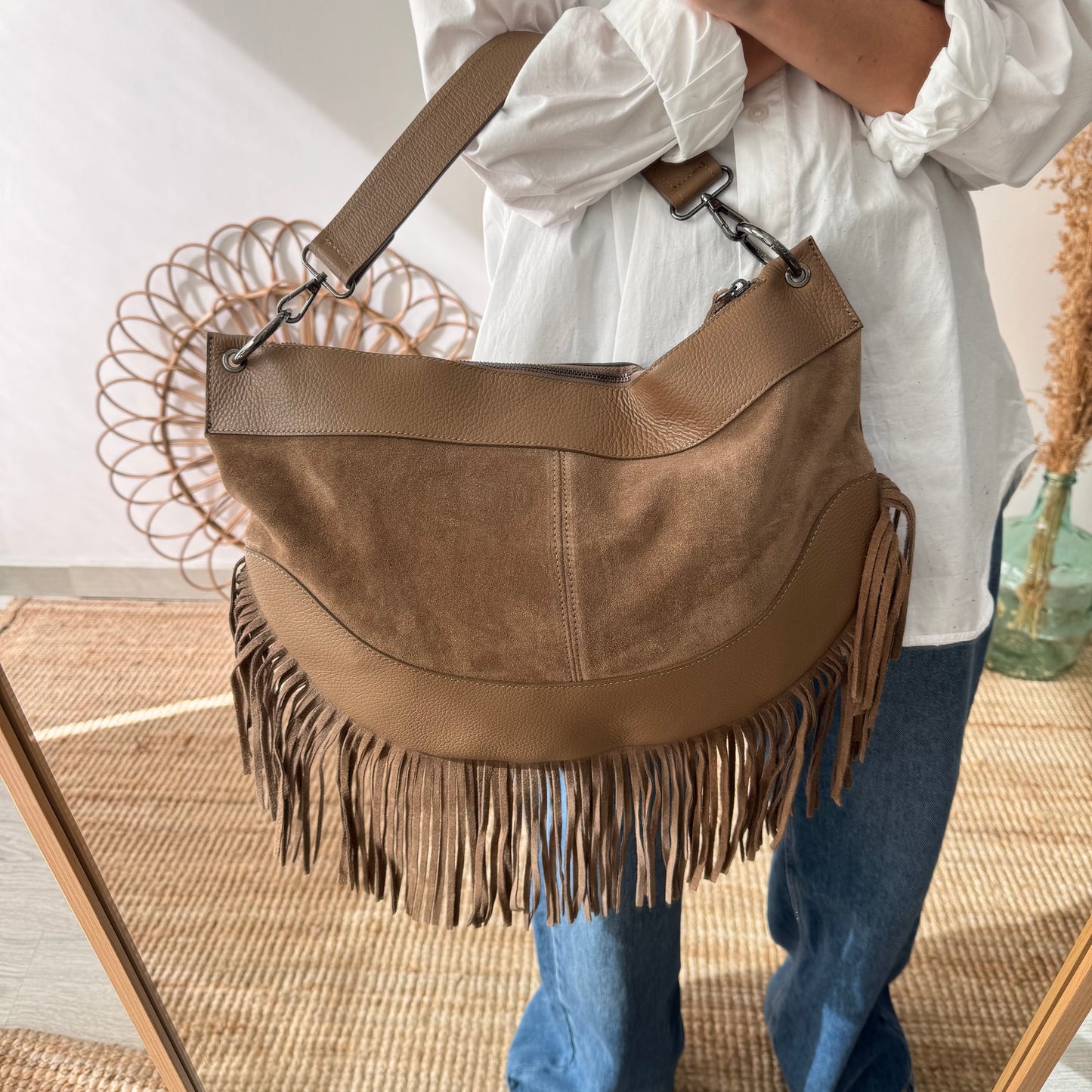 Bolso Hobo de Flecos en Piel y Serraje taupe