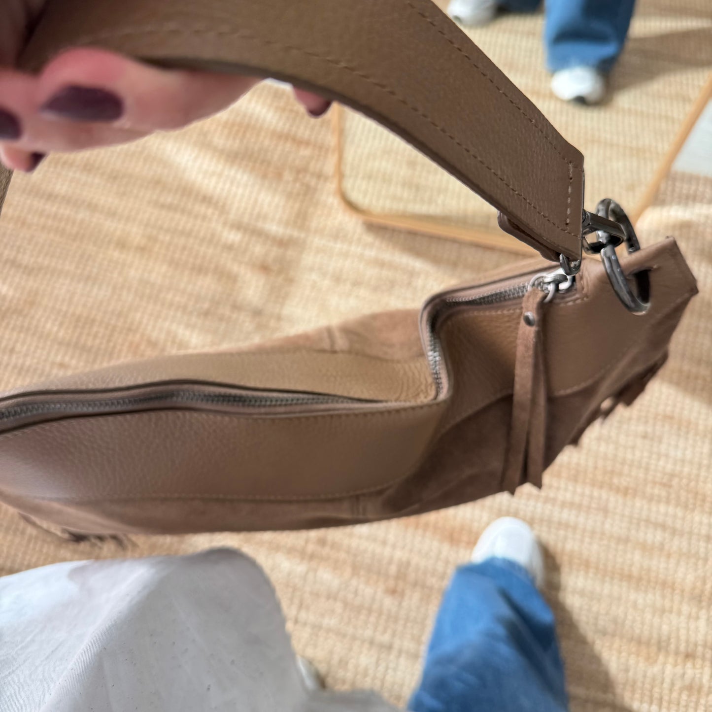 Bolso Hobo de Flecos en Piel y Serraje taupe