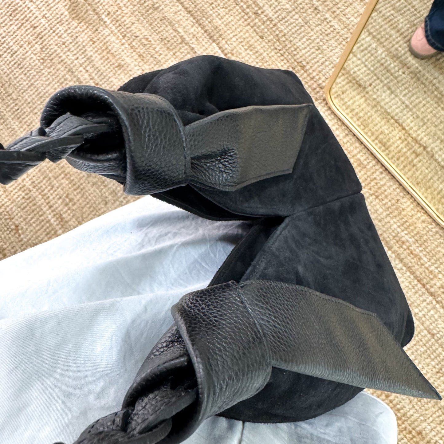 Bolso serraje asa trenza en piel negro