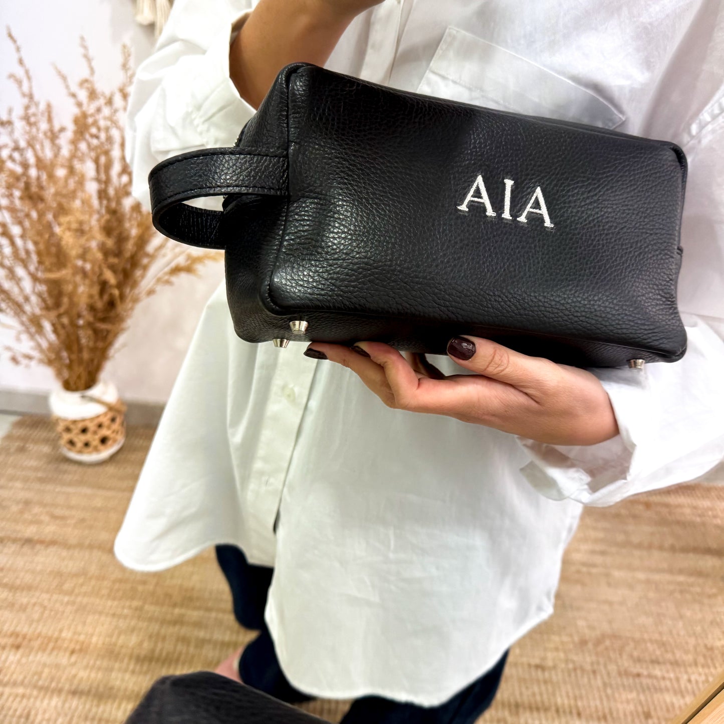 Neceser piel negro iniciales bordadas