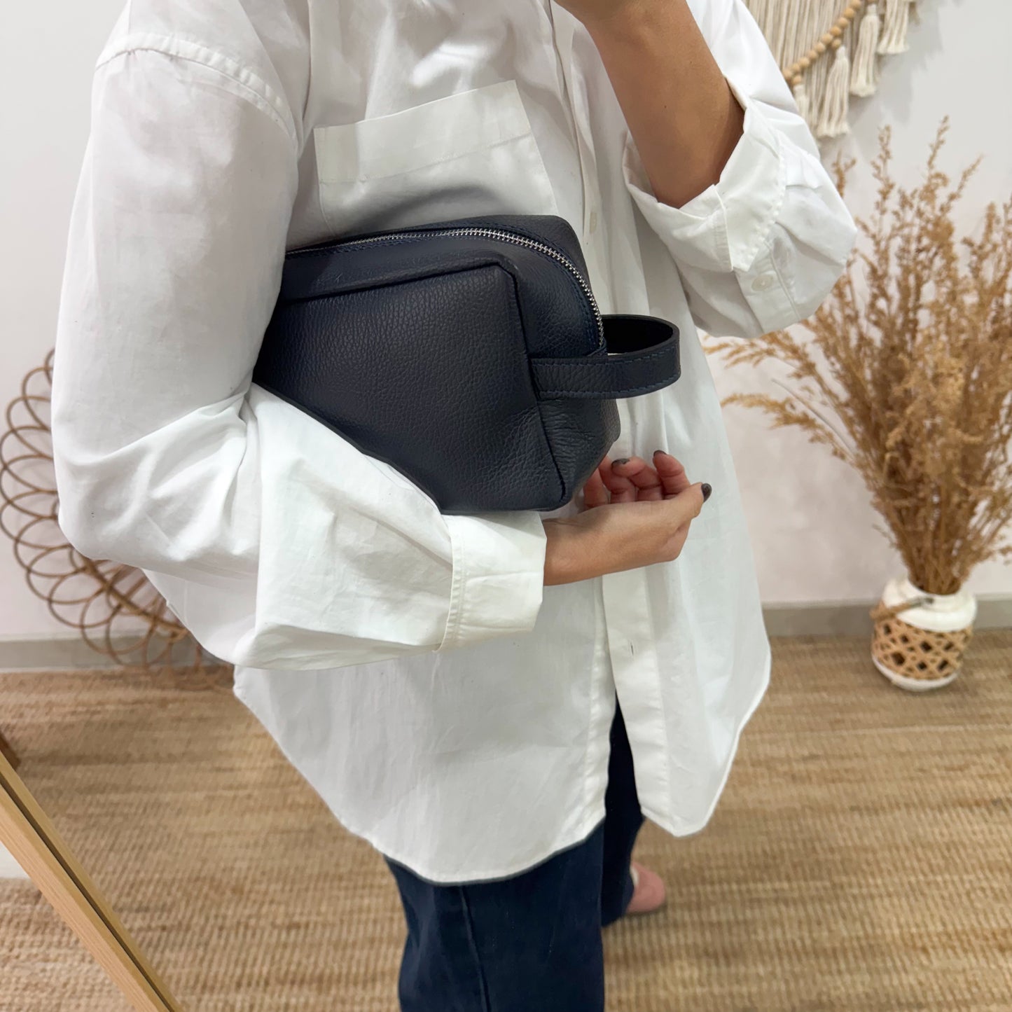 Neceser piel azul marino iniciales bordadas