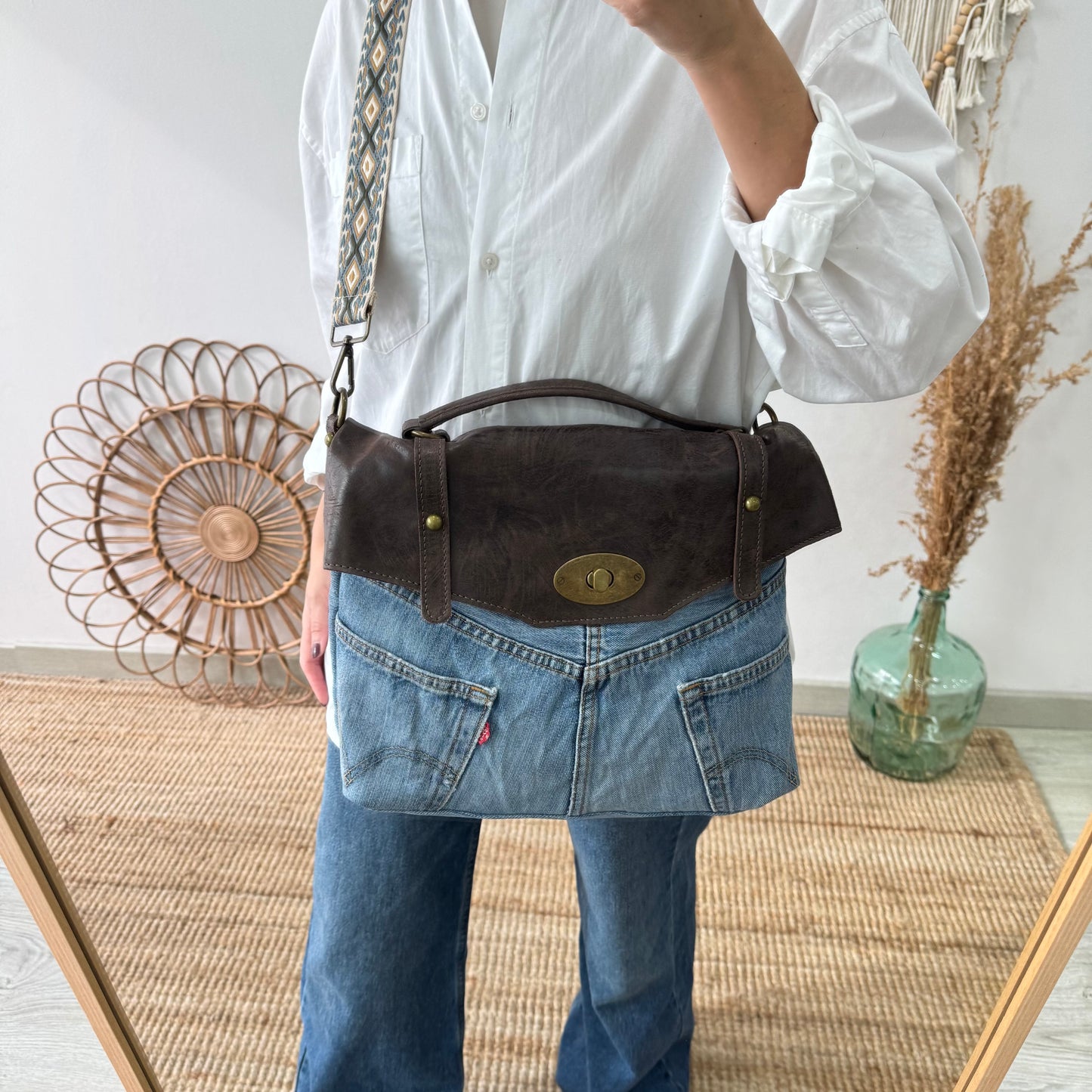 Bolso combinado denim/piel marrón iniciales bordadas