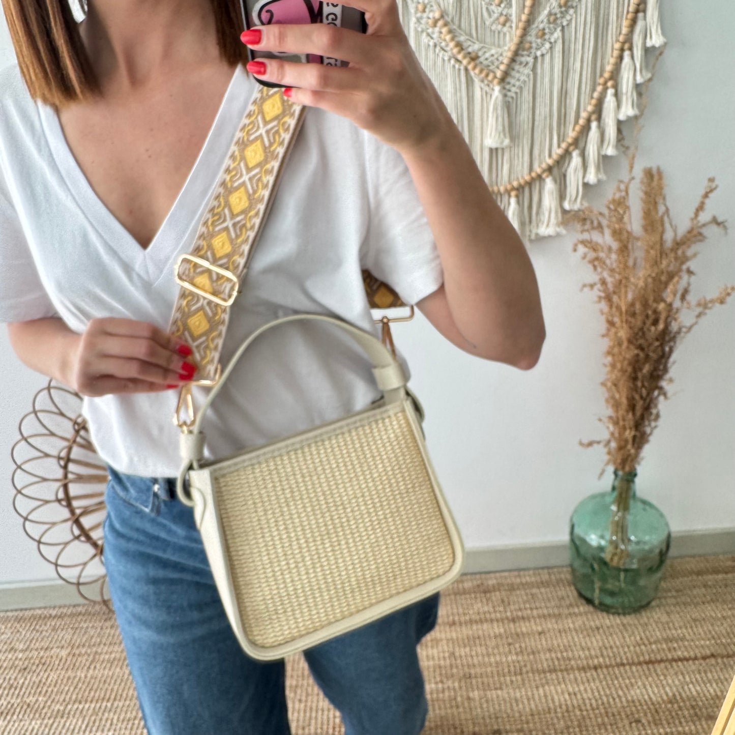 Bolso cuadrado piel y rafia beige iniciales bordadas