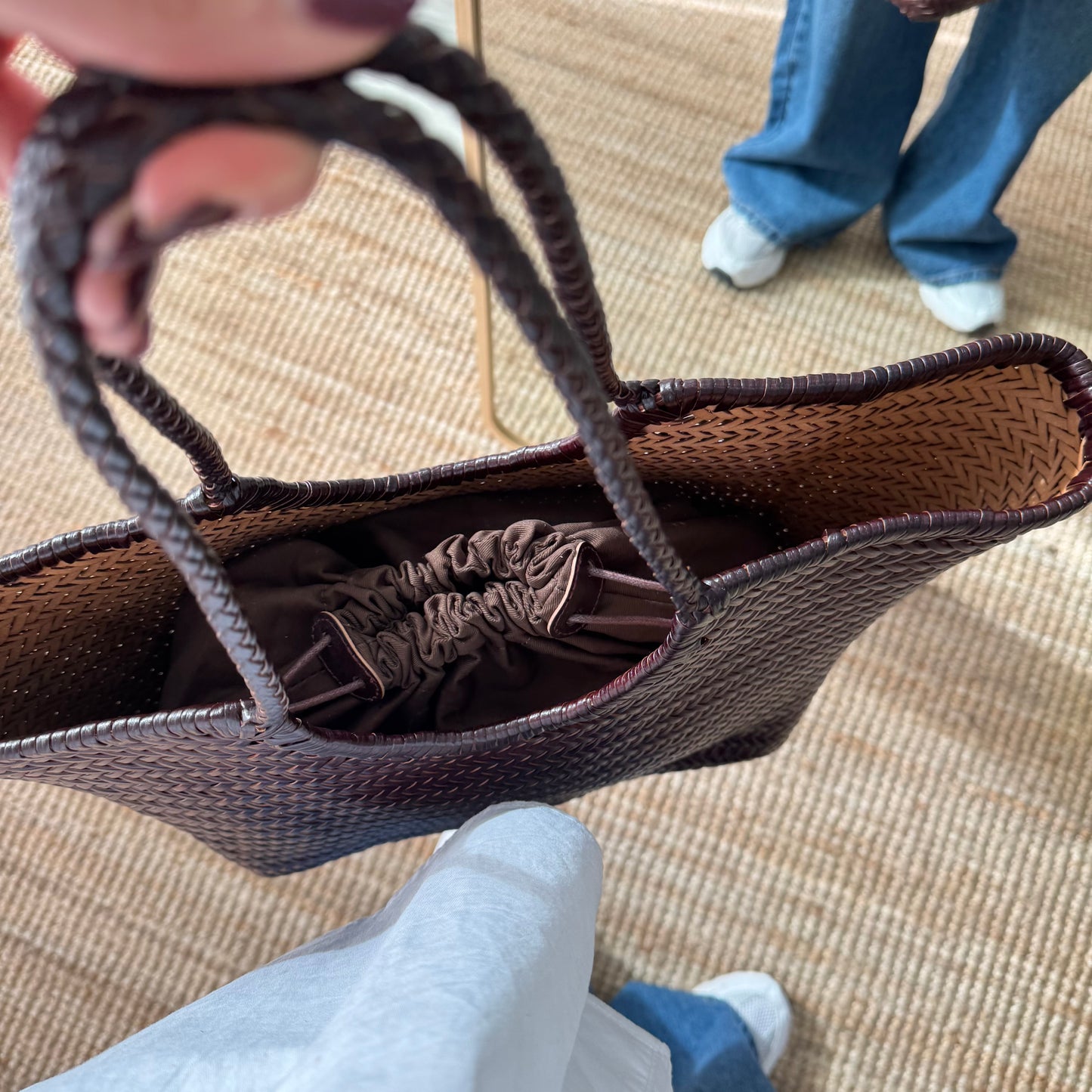 Capazo de piel trenzada marrón