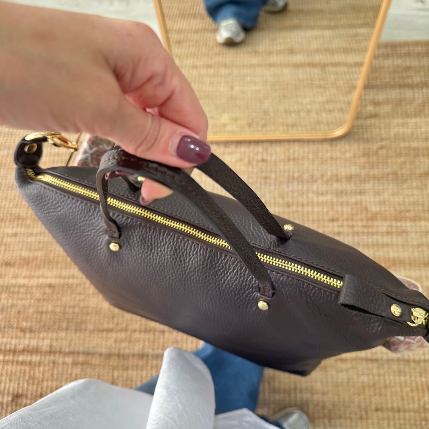 Bolso piel marrón iniciales bordadas