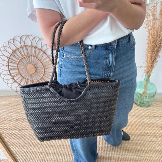 Capazo de piel trenzada negro pequeño