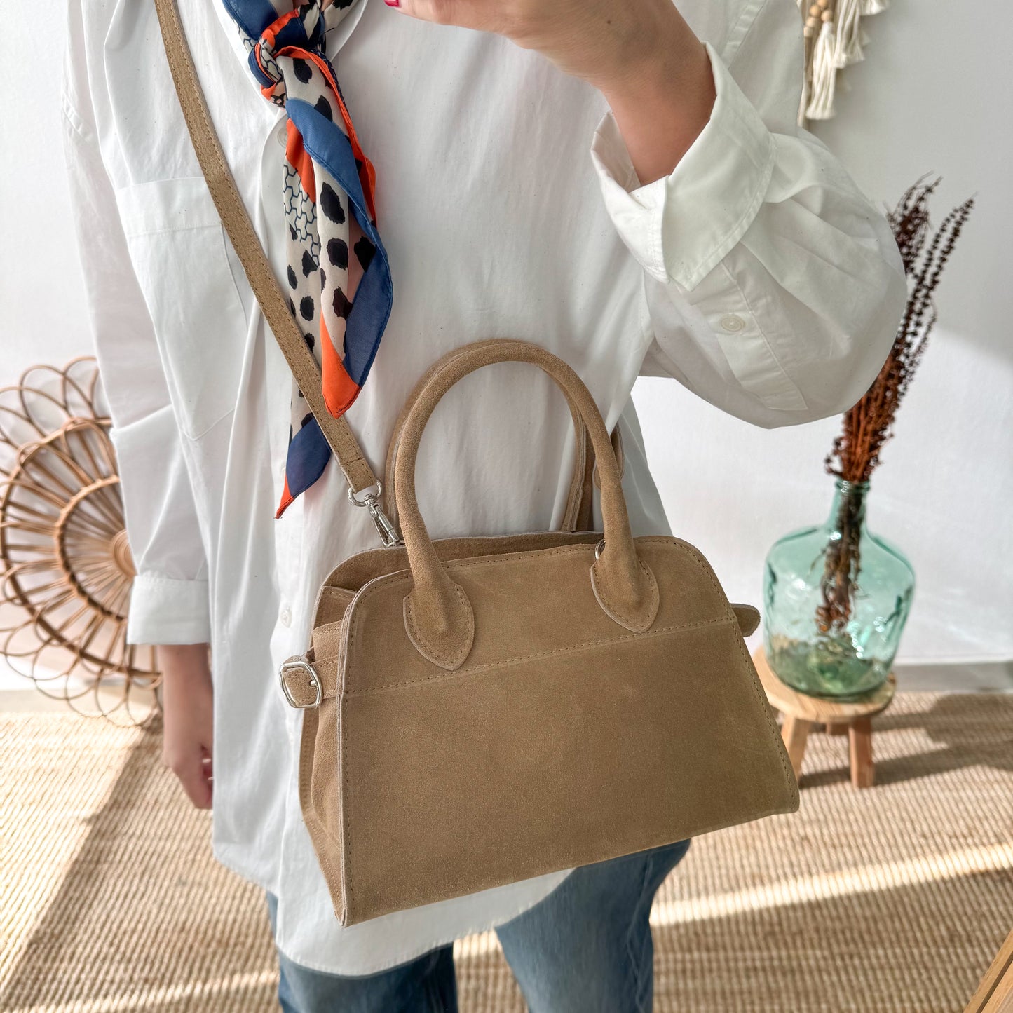 Bolso shopper hebillas pequeño serraje beige