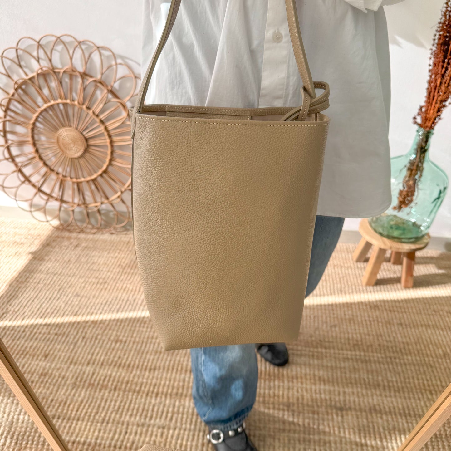 Bolso cubo piel taupe
