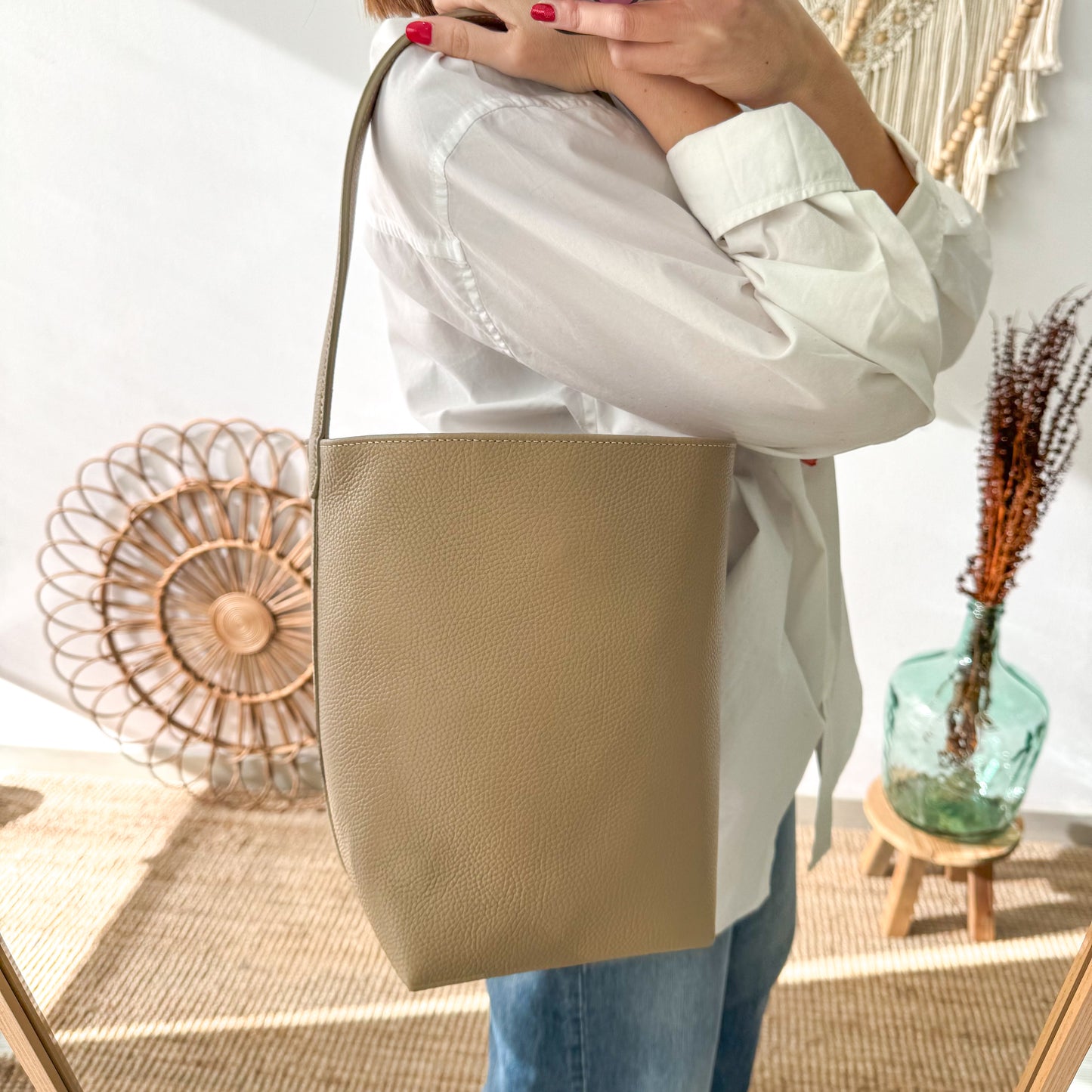Bolso cubo piel taupe