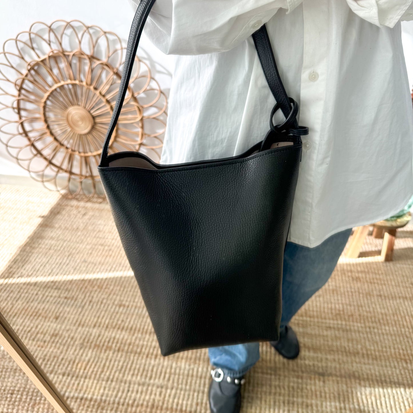 Bolso cubo piel negro