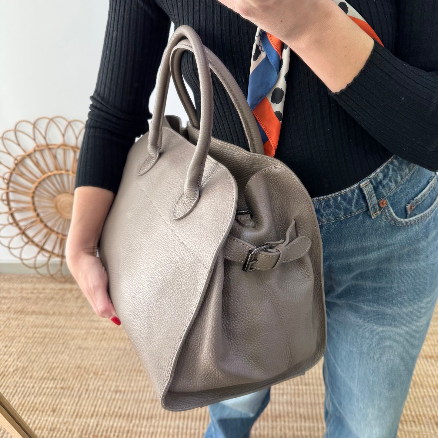 Bolso shopper hebillas piel taupe