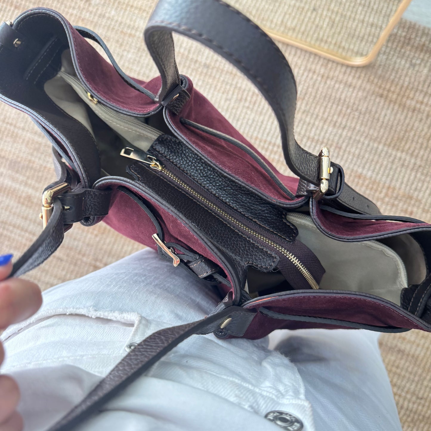 Bolso saco estructurado serraje y piel granate