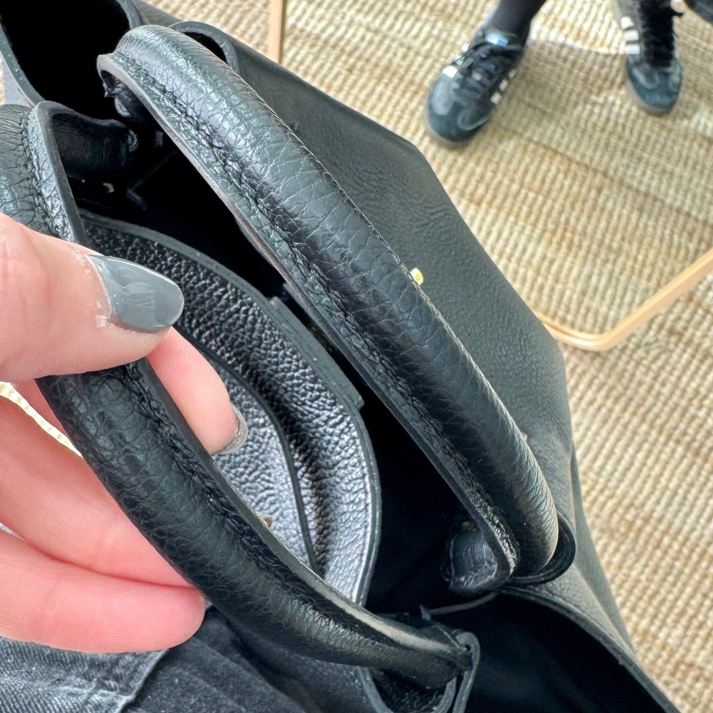 Bolso tote cierre piel negro