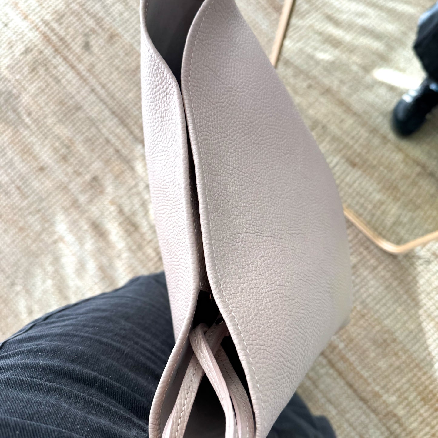 Bolso cubo piel rosa