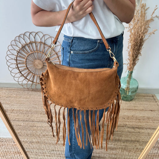 Bandolera serraje flecos camel iniciales bordadas