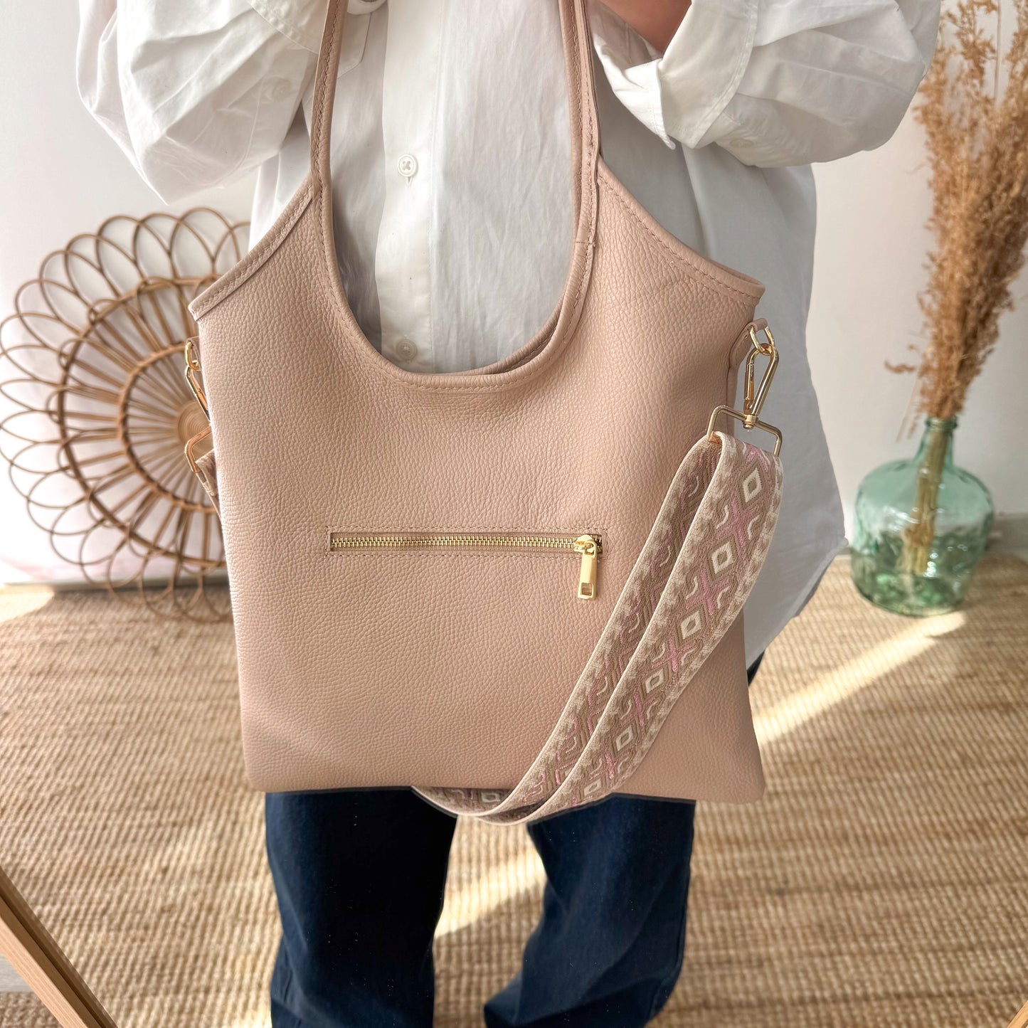 Bolso tote piel asas largas rosa iniciales bordadas