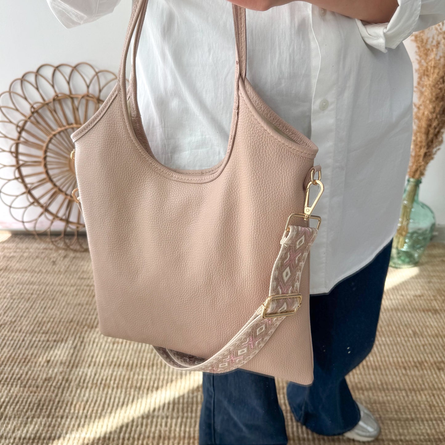 Bolso tote piel asas largas rosa iniciales bordadas
